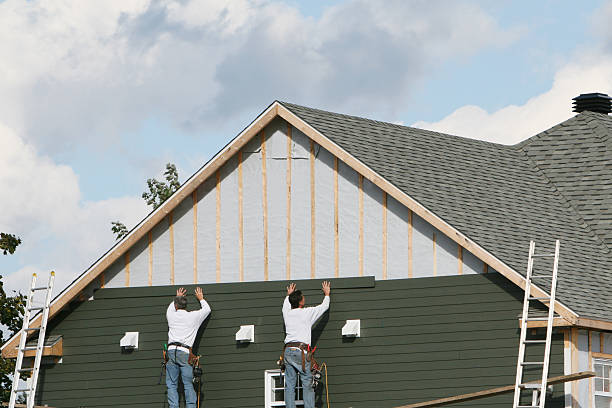 Professional Siding technician working in Saint Louisville, OH